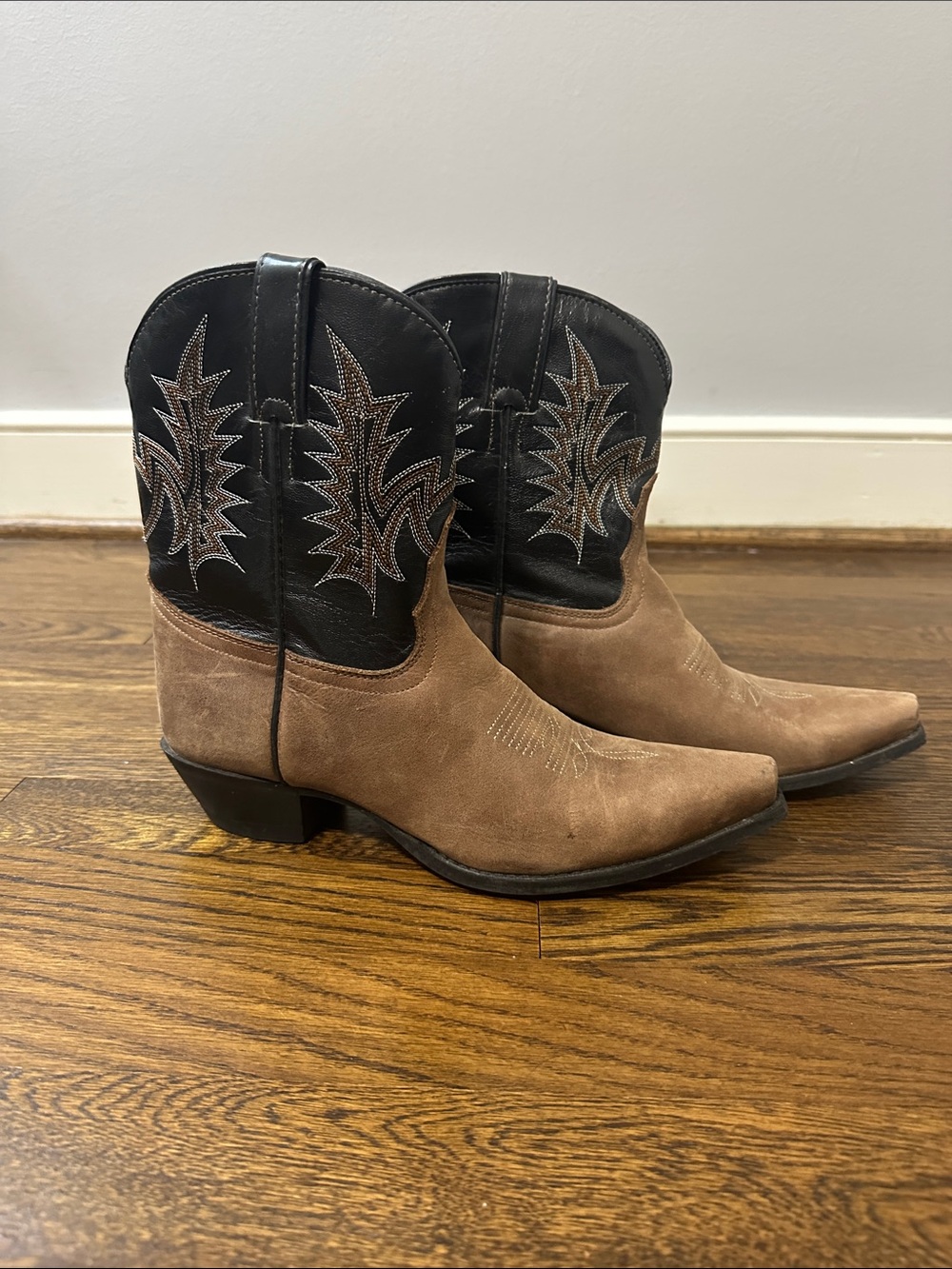 Tony Lama Vintage Two Tone Brown/Black Pointy Boots - Size 7